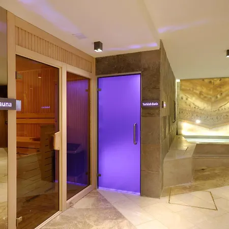Hotel Tulip & 4*
